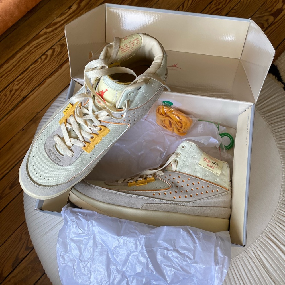 MENS AIR JORDAN 2 RETRO SP NIKE Sneakers
RATTAN/SIREN RED-BEACH-ORANGE PEEL